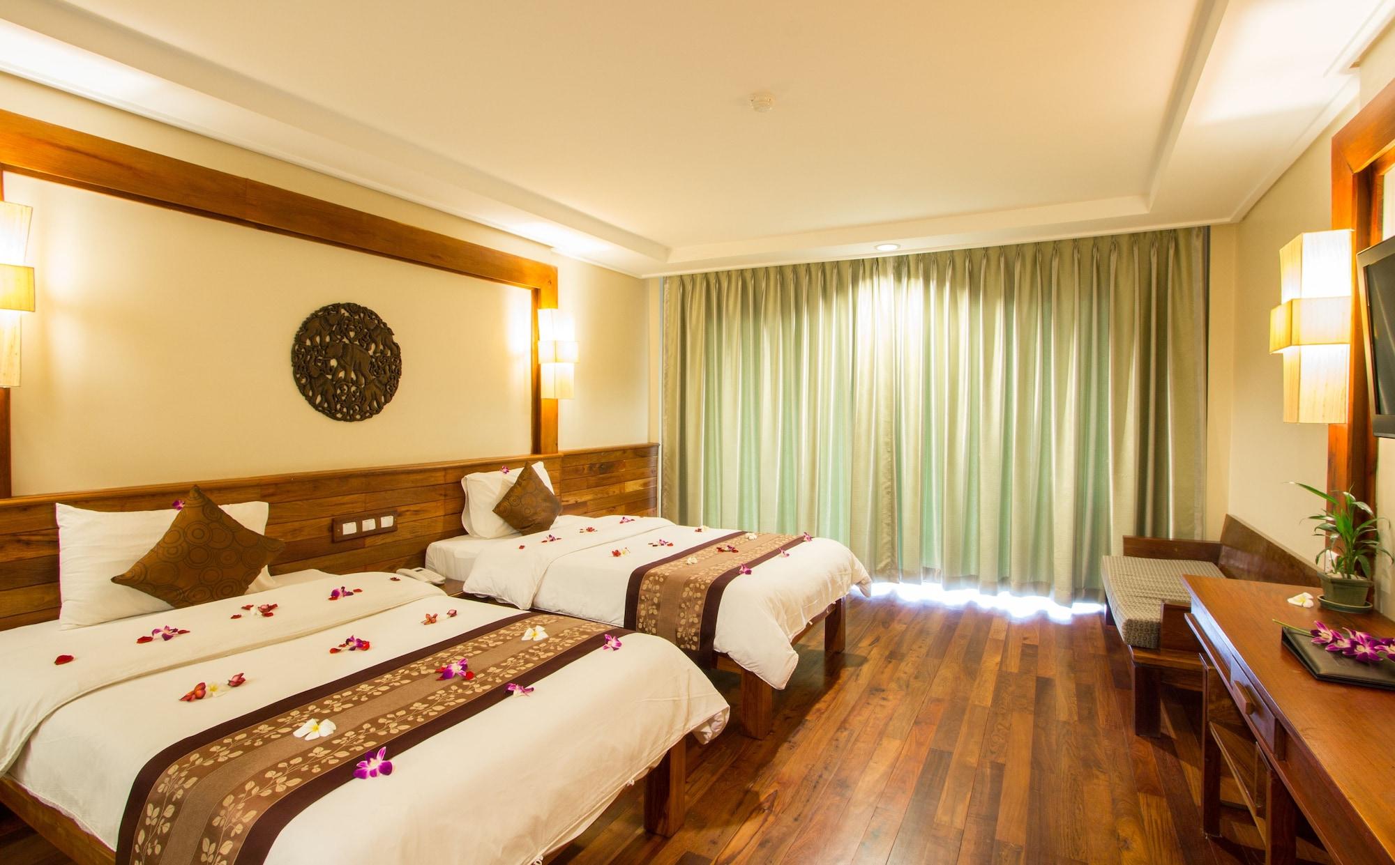 Royal Empire Premium Hotel Siem Reap Exterior foto