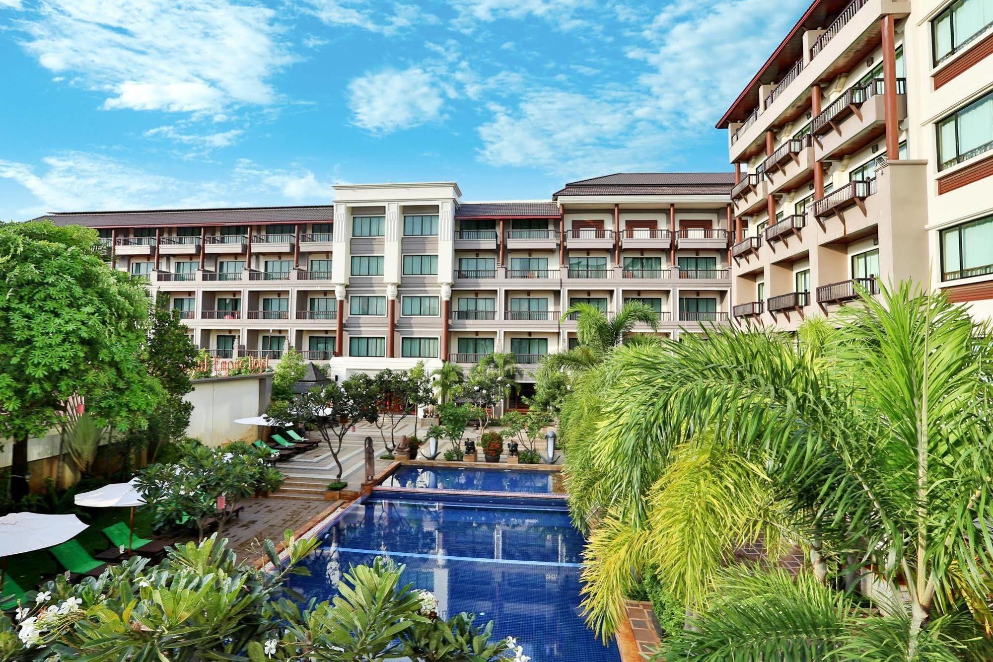 Royal Empire Premium Hotel Siem Reap Exterior foto