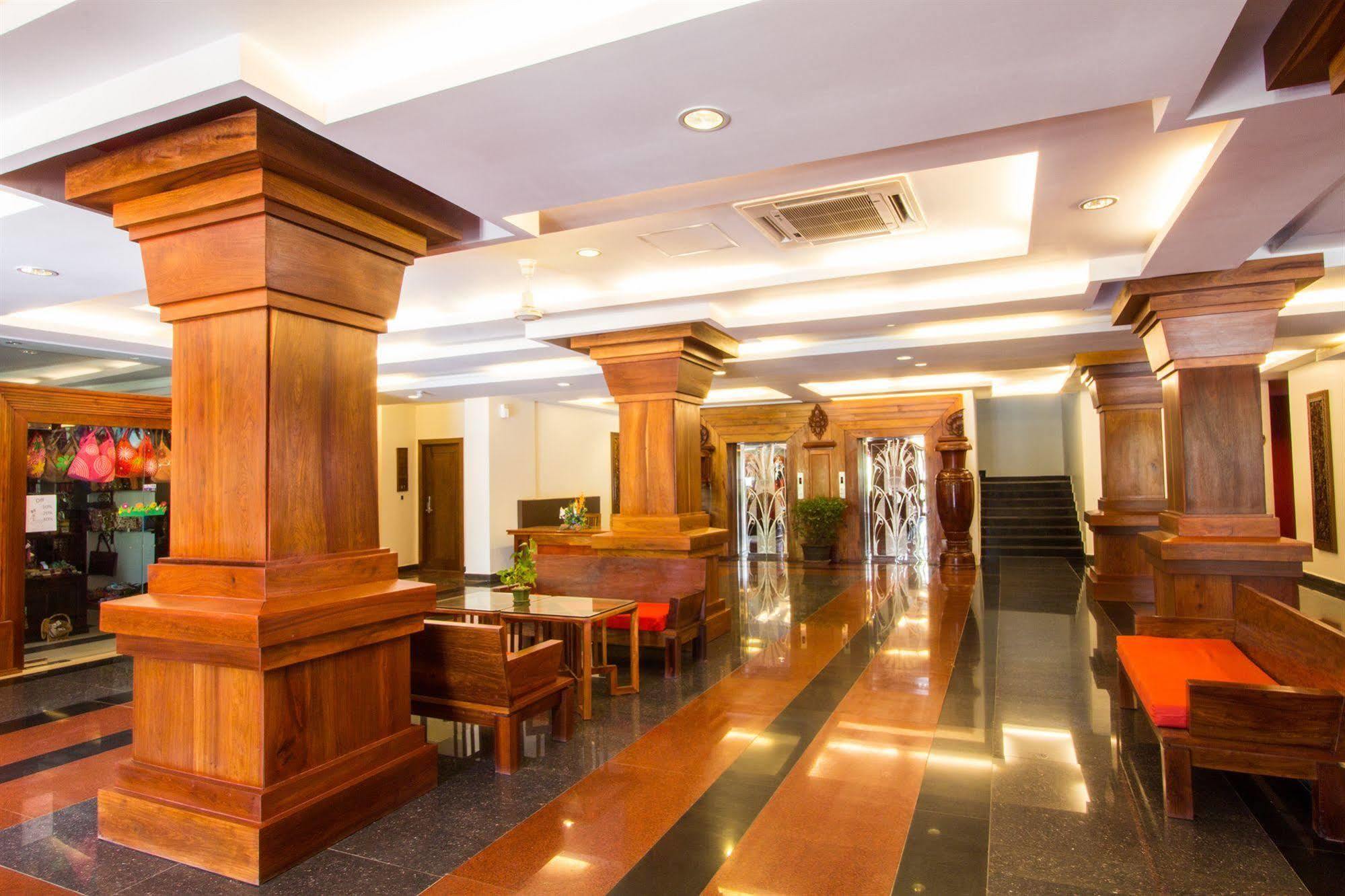 Royal Empire Premium Hotel Siem Reap Exterior foto