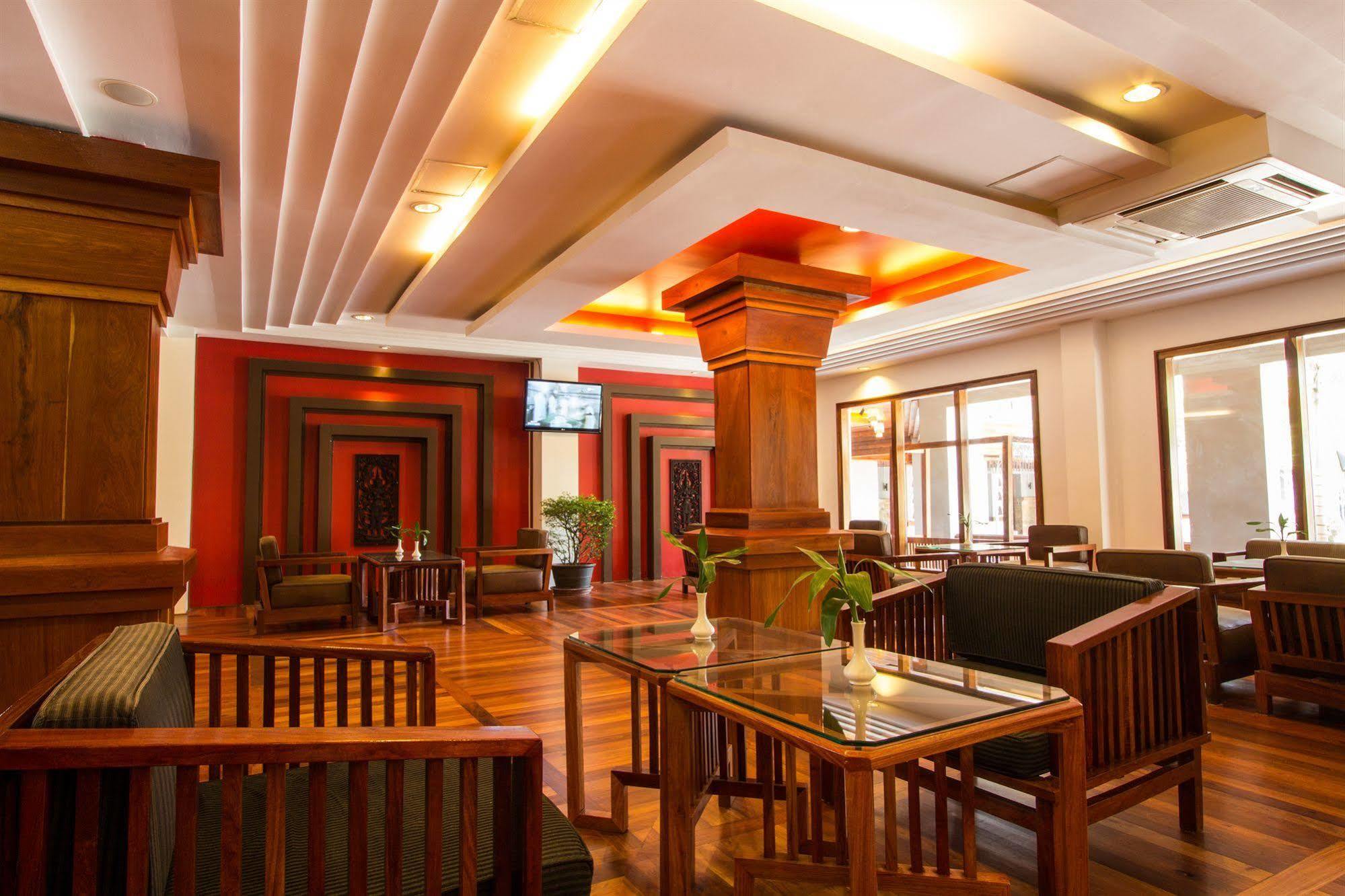 Royal Empire Premium Hotel Siem Reap Exterior foto